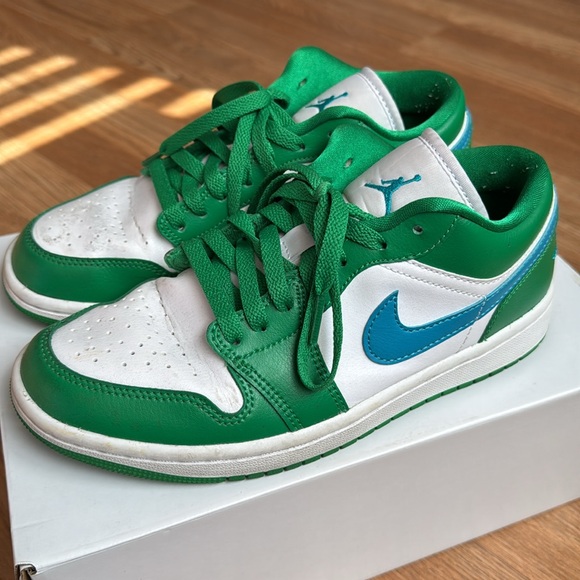 Nike Women’s Air Jordan 1 Low - Picture 4 of 5